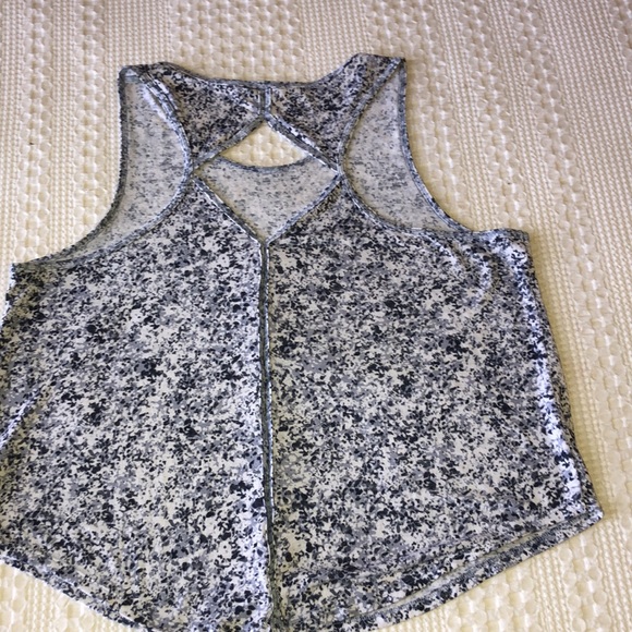 Athletica size 1X blue and white workout tank top with back cutout/ keyhole - Picture 3 of 6